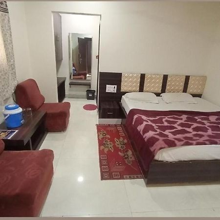 Hotel Paradise Stays Pachmarhi Bagian luar foto