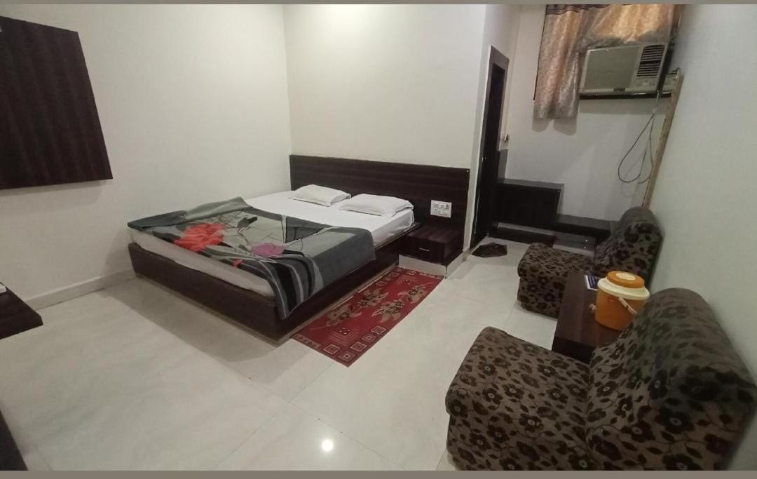 Hotel Paradise Stays Pachmarhi Bagian luar foto