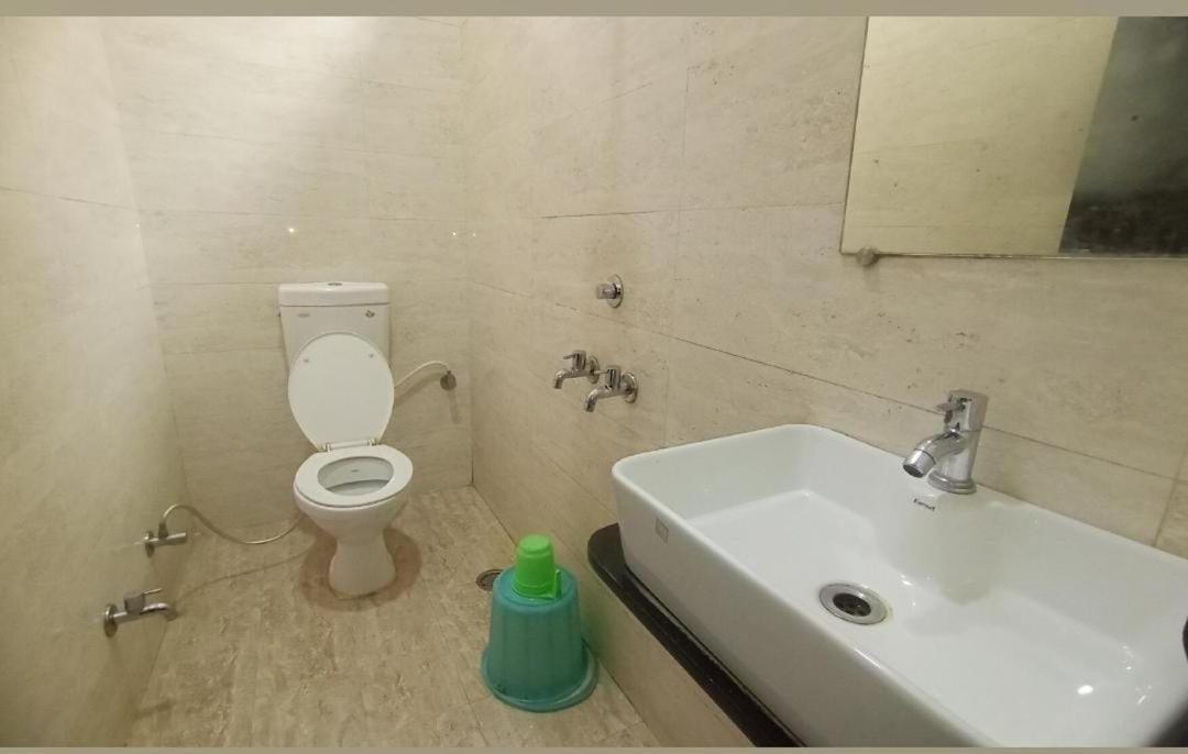 Hotel Paradise Stays Pachmarhi Bagian luar foto
