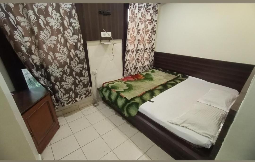 Hotel Paradise Stays Pachmarhi Bagian luar foto