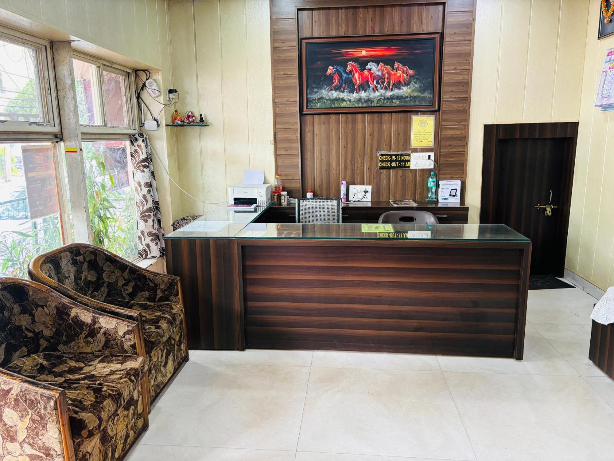 Hotel Paradise Stays Pachmarhi Bagian luar foto