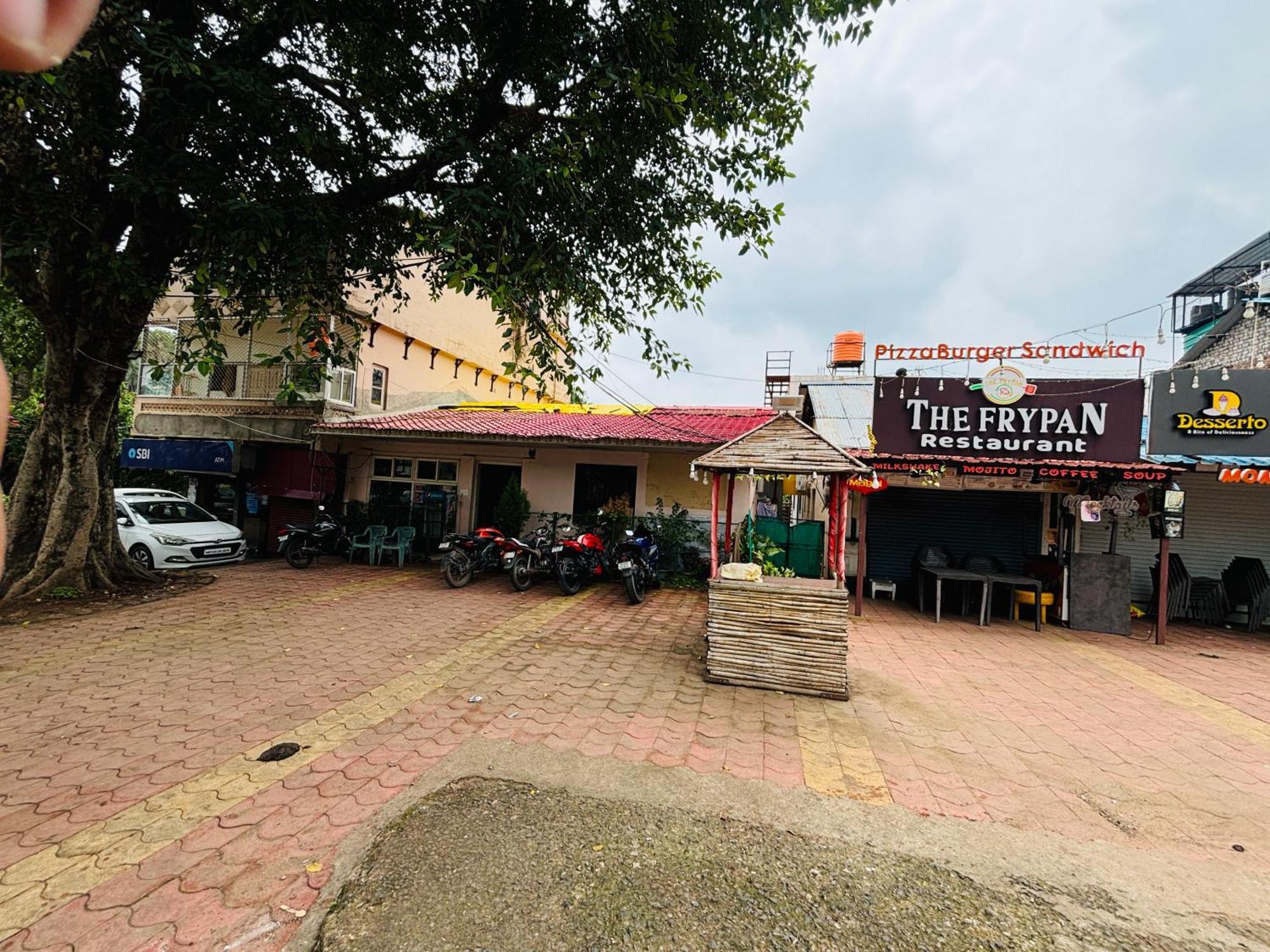 Hotel Paradise Stays Pachmarhi Bagian luar foto
